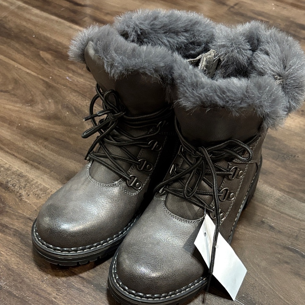NWT ETREME BY EDDIE MARC Women's Gray Fur-Lined Winter Boots US 6